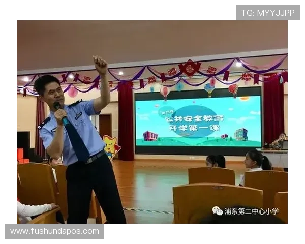 警官与足球明星面对面采访揭示运动员背后的故事与挑战