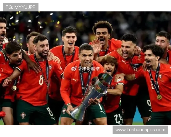 足球明星的奋斗精神与团队合作对我们的深刻启示