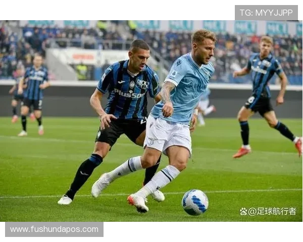 足球明星掰手腕精彩瞬间集锦图赏展现力量与技巧的完美对决 足球明星掰手腕精彩瞬间集锦图赏展现力量与技巧的完美对决