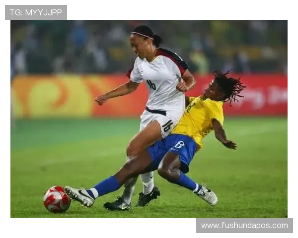 足球明星赛精彩瞬间回顾铲球技术的较量与友谊的碰撞